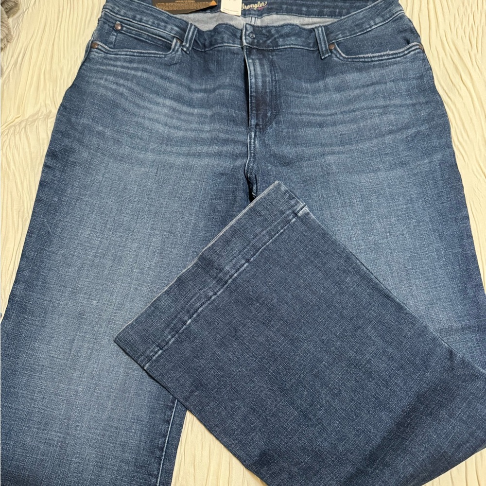 Wrangler Wide Leg Mid Rise Retro Mae Jeans